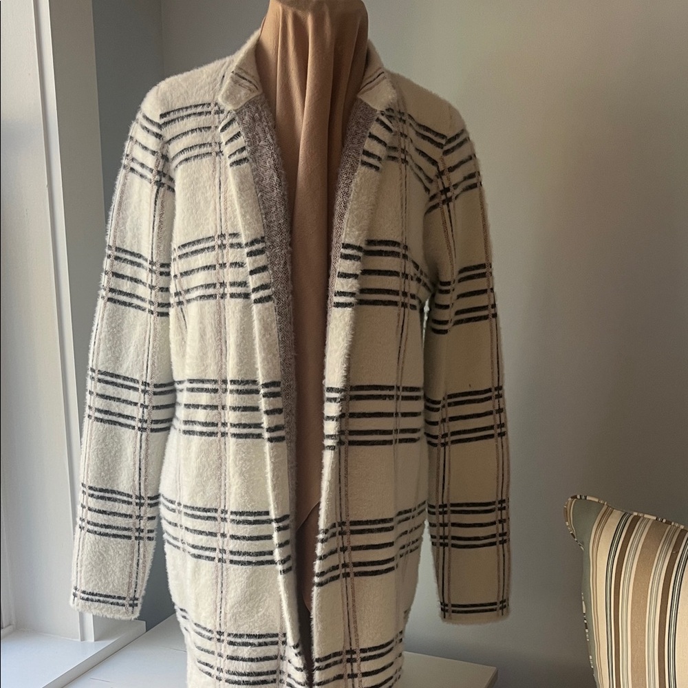 NWT Belldini Ivory and Black Plaid Cardigan
